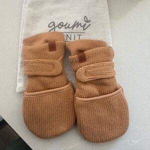 Goumi Kids Knit Mittens in Rust Tan